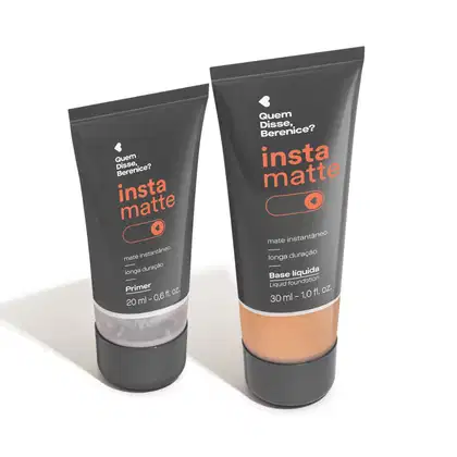 Primer e base líquida cor 180Q em bisnagas pretas com parte mostrando a tonalidade do produto, rótulo de letras brancas e rosas da marca Instamatte Quem Disse, Berenice?.
