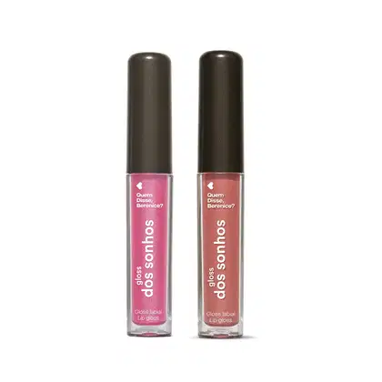 Dois frascos de gloss labial da marca Gloss dos Sonhos Quem Disse, Berenice? em tons de rosa e nude, embalagens transparentes  mostrando a cor do item, tampas pretas e rótulos exibindo o nome da marca. Cada um deles conta com 4ml do produto.