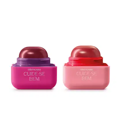 Imagem de duas embalagens de balm labial da marca Cuide-se Bem Feira Quem Disse, Berenice?, uma na cor rosa com tampa roxa e sabor de amora e outra na cor rosa com tampa rosa-escuro e sabor de framboesa.