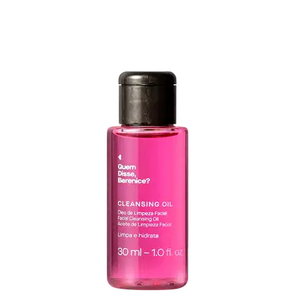 Imagem de frasco transparente e tampa preta contendo um líquido rosa com rótulo branco e texto "Quem disse, Berenice? Cleansing Oil" em letras pretas, trazendo 30 ml de óleo de limpeza facial.
