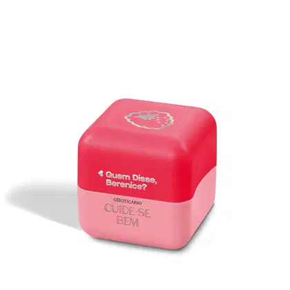 Cubo na cor vermelha e rosa com letras cinza do balm labial Framboesa Cuide-se Bem Feira Quem Disse, Berenice?.
