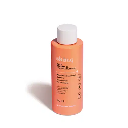 Frasco de 110 ml de refil de espuma de limpeza nutritiva da marca Skin.q, com embalagem laranja e branca, destacando ingredientes como ácido hialurônico, goji berry, niacinamida e pró-vitamina B5.