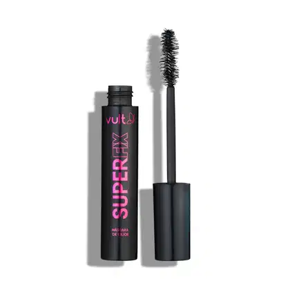O produto apresentado na imagem é um rímel da marca Vult, chamado "Super Fix". A embalagem é preta com detalhes em rosa, exibindo o nome da marca e do produto. O rímel possui um aplicador com cerdas escuras, típico de produtos dessa categoria.
