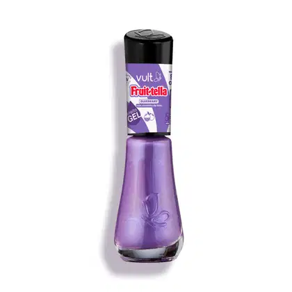 A imagem mostra um frasco de esmalte, cilíndrico com o produto de cor roxo visível através da embalagem transparente. A tampa é preta com adesivo do logo da marca, linha e demais informações do produto.