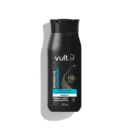 Shampoo Vult, frasco em um design preto liso com o logotipo da marca em destaque. Há informações impressas no rótulo, como "Recarga de Hidratação" e "Colágeno vegetal + Ácido hialurônico", indicando que se trata de um shampoo hidratante.