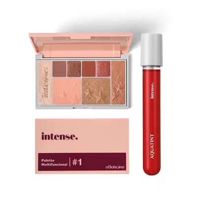 Paleta Multifuncional #1 Rose Intense com tons nude, rosa e marrom em embalagem rosa com tampa de espelho aberta e caixa fechada do produto em rosa e marrom,  acompanhada de batom líquido Aquatint coral com frasco cilíndrico e tampa cinza.