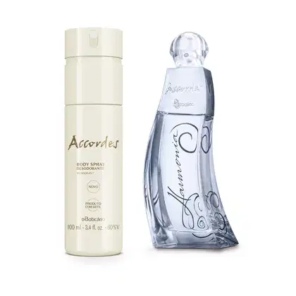 Dois itens da marca Accordes, seno um frasco branco com letras marrons de body spray e um frasco de vidro azulado com detalhes prateados de desodorante colônia da linha Harmonia.