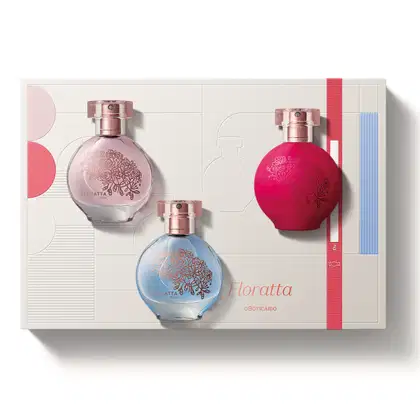 Conjunto de três frascos de perfume Floratta. Frascos de vidro arredondados com detalhes florais gravados, nas cores rosa claro, azul claro e rosa vibrante. Tampas de metal rosado. Embalagem retangular com faixas nas cores correspondentes aos frascos.