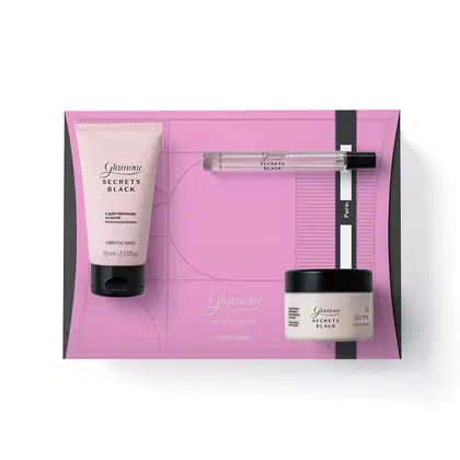 Quatro itens Glamour Secret Black nas cores roxa, lilás e preta, sendo uma caixa de presente, um frasco de 75ml de loção hidratante corporal, um pote de 65g de creme hidratante corporal e um vidro de 10 ml de desodorante colônia.