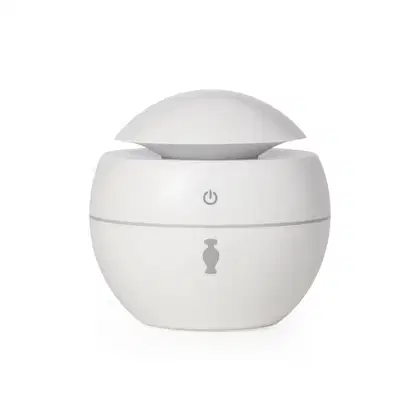 Aromatizador elétrico de ambientes branco com tampa em formato de cúpula, botão power cinza no topo e ícone da marca O Boticário no corpo do pote.