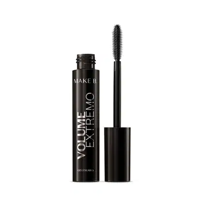Tubo preto com tampa na mesma cor, letras prateadas, haste e escova aplicadora pretas, contendo 10g de máscara de cílios Make B. Volume Extremo.