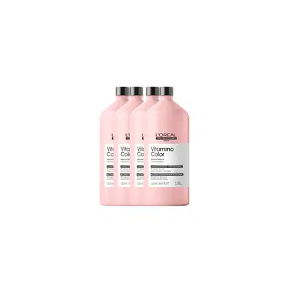Quatro frascos de condicionador profissional da linha Vitamino Color da L'Oréal Paris, com embalagem rosa clara e rótulos pretos destacando o nome do produto.