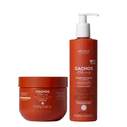Produtos Arvensis Cosméticos Naturais: Ativador de cachos em frasco branco e laranja, e creme para cachos em pote laranja, ambos com rótulos indicando tratamento para cabelos cacheados e ondulados.