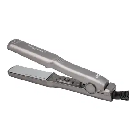 Chapinha Lizz Professional. Trata-se de um aparelho de metal com acabamento escovado em tons de cinza. Possui um design alongado e estreito, com uma alça para manuseio. Há um botão de controle e um cabo de alimentação elétrica conectado ao aparelho.