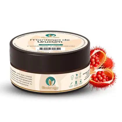 O produto apresentado é um pote de manteiga de urucum da marca Oleoterapia Brasil. Ao lado do pote, há uma imagem de uma fruta vermelha, provavelmente um urucum, que é um dos ingredientes deste produto de beleza.