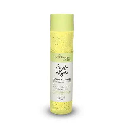 A imagem mostra uma embalagem de 290ml de shampoo antiporosidade com frasco amarelo-limão. A descrição informa que é um produto  composto por ingredientes naturais voltado para tratar e prevenir a porosidade capilar.