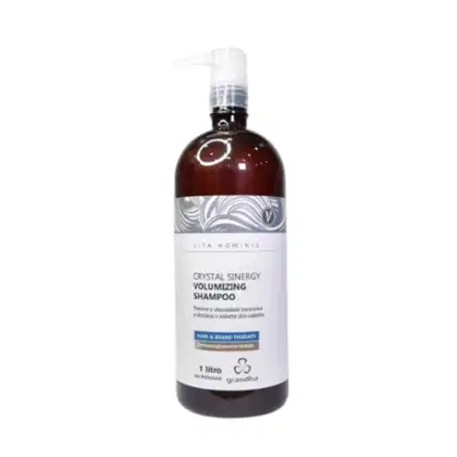 Frasco de 1 litro de shampoo Grandha Crystal Sinergy Volumizing, com design de rótulo em tons de branco e cinza, contendo informações sobre o produto e sua função de aumentar o volume dos cabelos.
