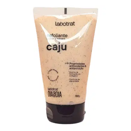 O produto apresentado é um esfoliante corporal da marca Labotrat, com a denominação "Caju". A embalagem é um tubo plástico branco e preto, com o nome da marca e do produto destacados. 150g de volume.