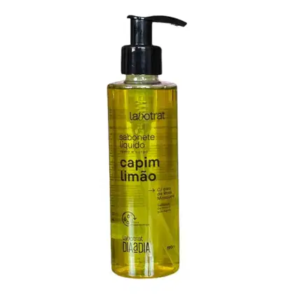O produto apresentado é um sabonete líquido da marca Labotrat, com a fragrância de capim-limão. A embalagem é um frasco com um dispensador de bomba preta. Volume de 190ml.