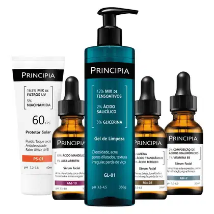 Produtos de beleza da marca Principia, incluindo protetor solar, soro facial, gel de limpeza e soro com ácidos hialurônicos. Embalagens em cores preto e azul, com rótulos e informações sobre os ingredientes e benefícios de cada produto.
