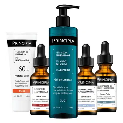 Produtos da marca Principia, incluindo protetor solar, soro facial, gel de limpeza e soro com ácido hialurônico, em embalagens com cores predominantes preto e azul turquesa, com rótulos e informações sobre os ingredientes e benefícios.