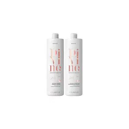 Dois frascos brancos da linha de produtos Braé Divine, com rótulos em tons de rosa, apresentando o nome do produto "Absolutely Smooth" e indicando que se trata de um shampoo e condicionador anti-frizz.