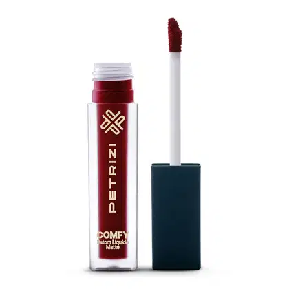 Batom Líquido "Petrizi Makeup" contendo um aplicador e batom na cor vermelha escura, com a descrição "Comfy Batom Liquido Matte" na embalagem.