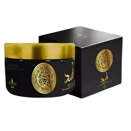 Creme hidratante corporal em embalagem preta e dourada com logotipo dourado em estilo grego. A caixa de embalagem apresenta o nome da marca "Isabelle La Belle" em letras douradas.