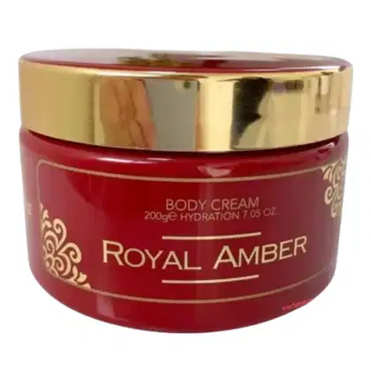 Pote de creme corporal da marca Royal Amber, com embalagem vermelha e dourada, contendo 200g de produto e indicando "Body Cream Hydration" no rótulo.
