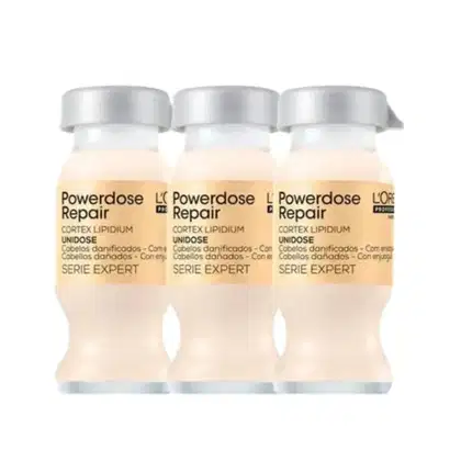 Três frascos de plástico transparente contendo um líquido amarelado. Cada frasco possui um rótulo com o texto "Powerdose Repair Cortex Lipidium Unidose" e a indicação "Serie Expert". Os frascos têm tampas prateadas e são apresentados em um fundo branco.