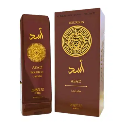 O produto de beleza é uma loção corporal da marca Isabelle La Belle, com embalagem em caixa marrom e dourada, exibindo os nomes "Asad" e "Bourbon" em letras douradas. A caixa também apresenta um padrão gráfico dourado.