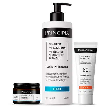 Três produtos da marca Principia: um frasco de loção hidratante com informações sobre os ingredientes, um pote de creme hidratante e um tubo de protetor solar com indicação de FPS 60.