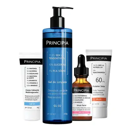 Produtos de beleza da marca Principia, incluindo um gel de limpeza, um creme hidratante, um sérum facial e um protetor solar em embalagens de plástico e vidro com cores predominantes azul e branco.