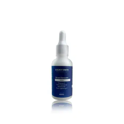Frasco de soro clareador íntimo da marca Cicatribem, com 30ml de volume, contendo ingredientes como vitamina C, ácido hialurônico e niacinamida.