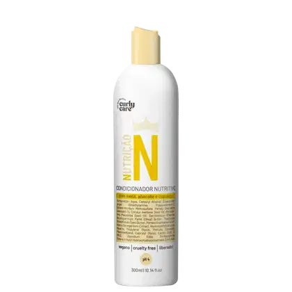 Condicionador nutritivo Curly Care N em embalagem plástica branca de 300ml. A embalagem tem detalhes em amarelo e uma coroa estilizada. O rótulo indica que é um condicionador vegano, livre de crueldade e com pH 4.