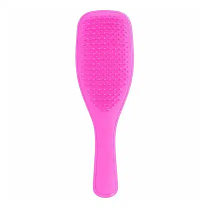Escova Tangle Teezer rosa neon com cabo ergonômico e cabeça retangular. Apresenta textura de micro-cerdas em relevo na superfície. Design compacto e portátil para desembaraçar cabelos com facilidade.