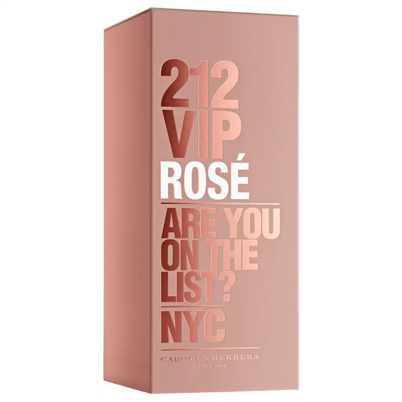 Perfume em frasco cilíndrico de metal rosado. O frasco tem um formato alongado com uma tampa arredondada na parte superior. O rótulo frontal exibe o texto "212 VIP Rosé" em letras douradas sobre fundo rosado.