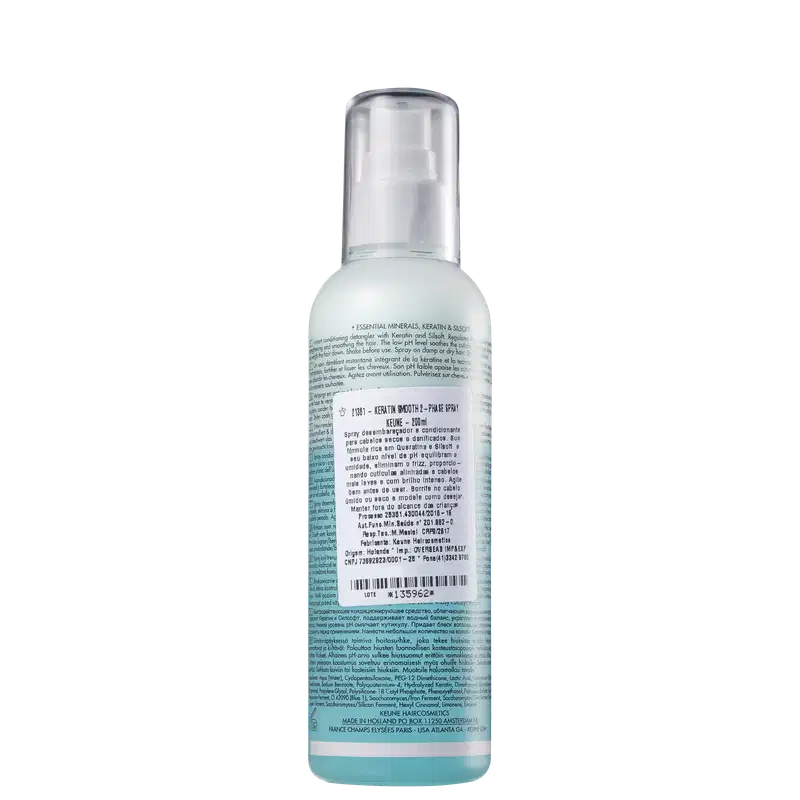 Frasco de spray de cabelo Keune com fórmula de queratina e silício, embalagem transparente com rótulo branco e azul, contendo informações sobre o produto.