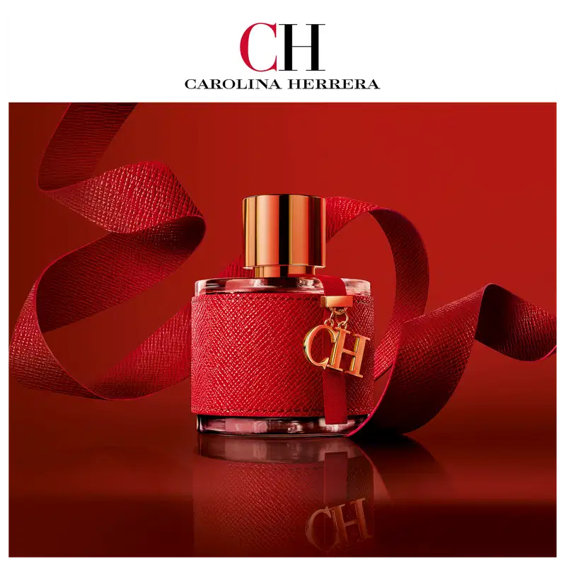 Frasco de perfume Carolina Herrera em embalagem vermelha com detalhes dourados, tampa dourada e logotipo da marca visível.