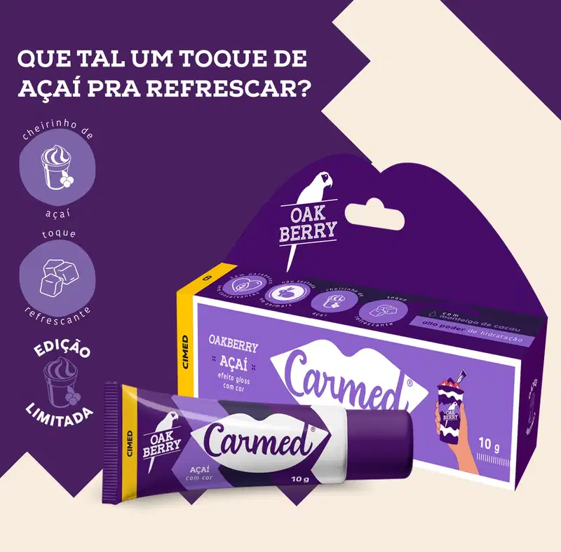 A imagem mostra o Hidratante Labial Cimed Carmed Açai Oakberry 10g. Ao lado texto: Que tal um toque de açaí para refrescar?