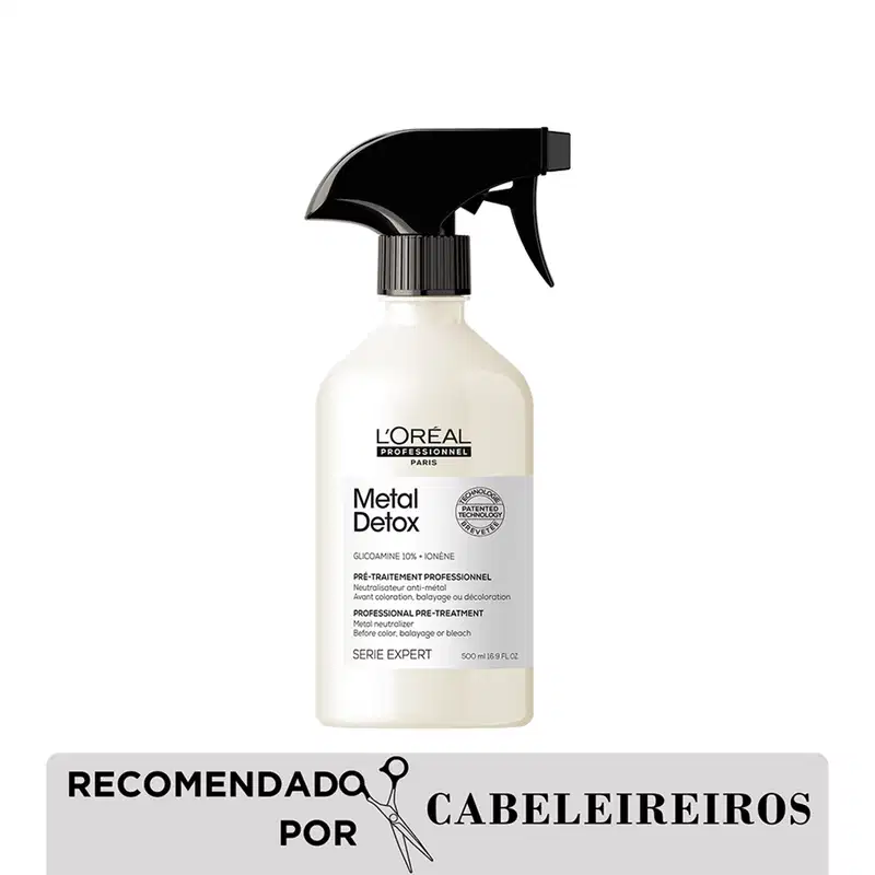 Frasco de spray branco da L'Oréal Professionnel Paris, com rótulo preto e branco, contendo o produto "Metal Detox" com tecnologia patenteada. O frasco possui um gatilho preto para aplicação.