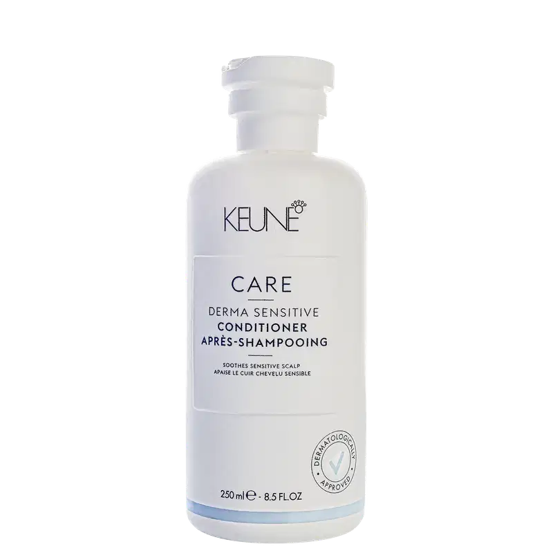 Frasco branco de condicionador Keune Care Derma Sensitive, com 250 ml de capacidade. O rótulo apresenta o nome da marca e do produto, bem como informações sobre sua função de acalmar o couro cabeludo sensível.