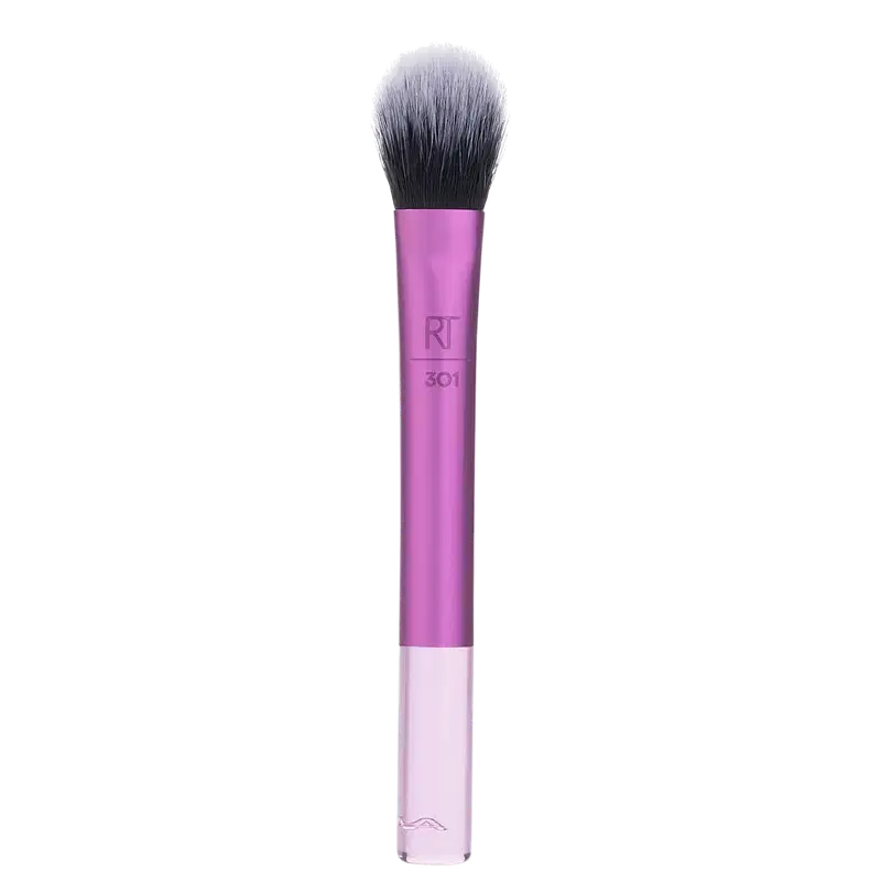 Pincel de maquiagem com cabo rosa e cerdas pretas, com a marca "RT 301" impressa. O pincel possui uma forma cônica