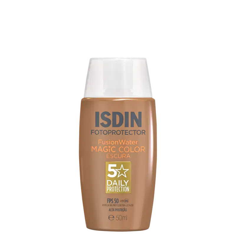 Frasco de protetor solar ISDIN FotoProtector Fusion Water Magic Color Escura, com FPS 50 e proteção diária, em embalagem de 50ml com rótulo destacando as características do produto.