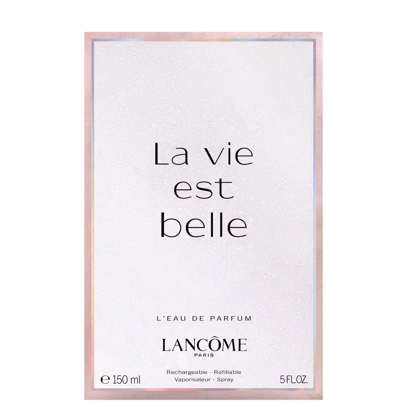 Frasco de perfume Lancôme com tampa prateada e decoração brilhante, contendo um líquido rosa claro. A embalagem é transparente, permitindo visualizar o conteúdo.