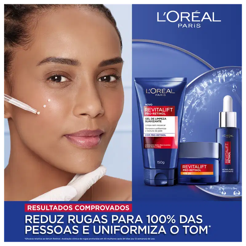 Imagem de uma mulher, olhando diretamente para a câmera. Ao lado, embalagens de itens da marca L'Oreal Paris, com texto em português sobre resultados comprovados de redução de rugas e uniformização da pele.