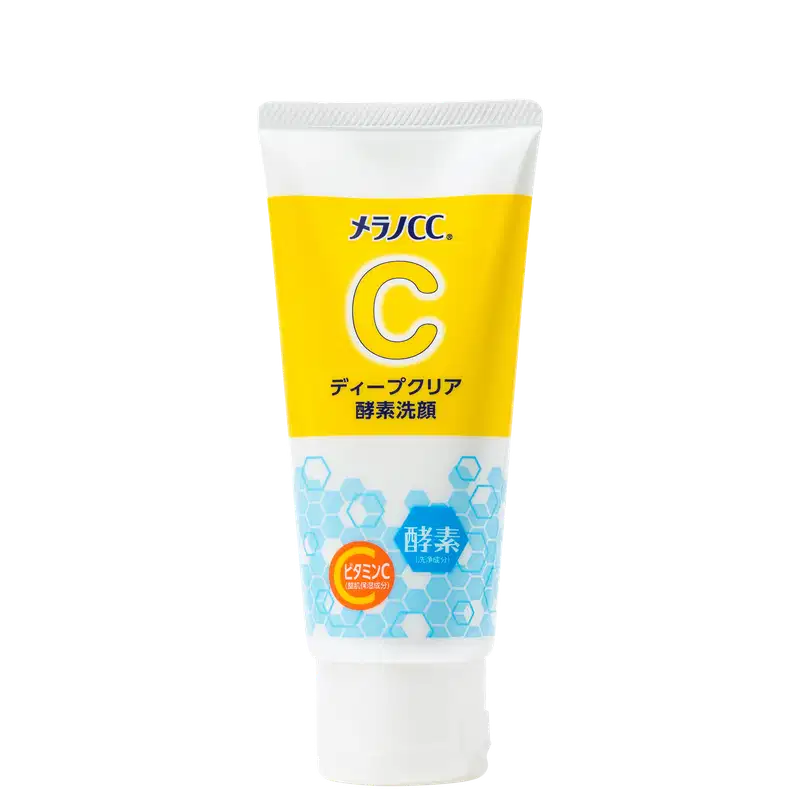 Tubo de produto de limpeza facial da marca Melano CC, com embalagem branca e amarela destacando o ingrediente vitamina C. O rótulo apresenta informações sobre o produto em japonês.