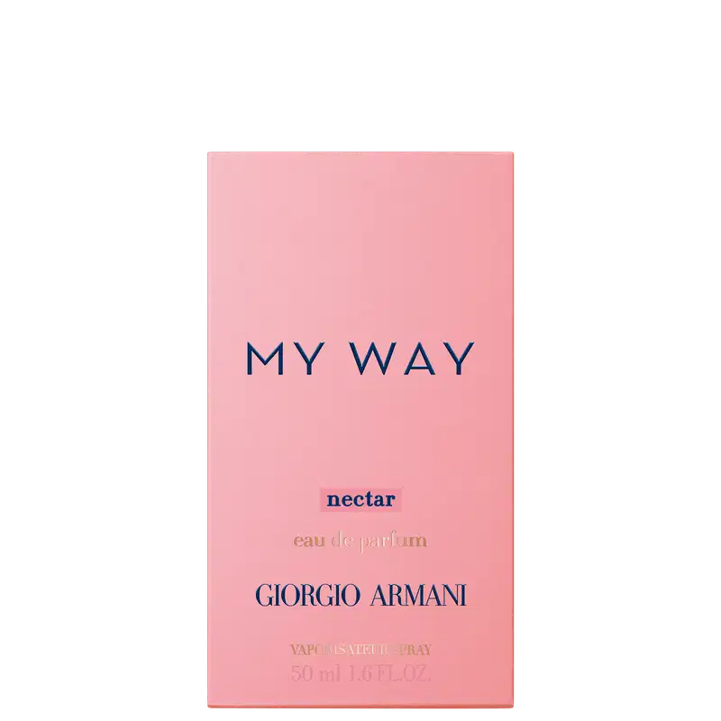 Caixa retangular de cor rosa claro para perfume da linha My Way da marca Giorgio Armani. A caixa exibe o nome My Way em letras azuis maiúsculas, seguido da descrição "nectar eau de parfum" em letras menores. Na parte inferior, está impresso GIORGIO ARMANI