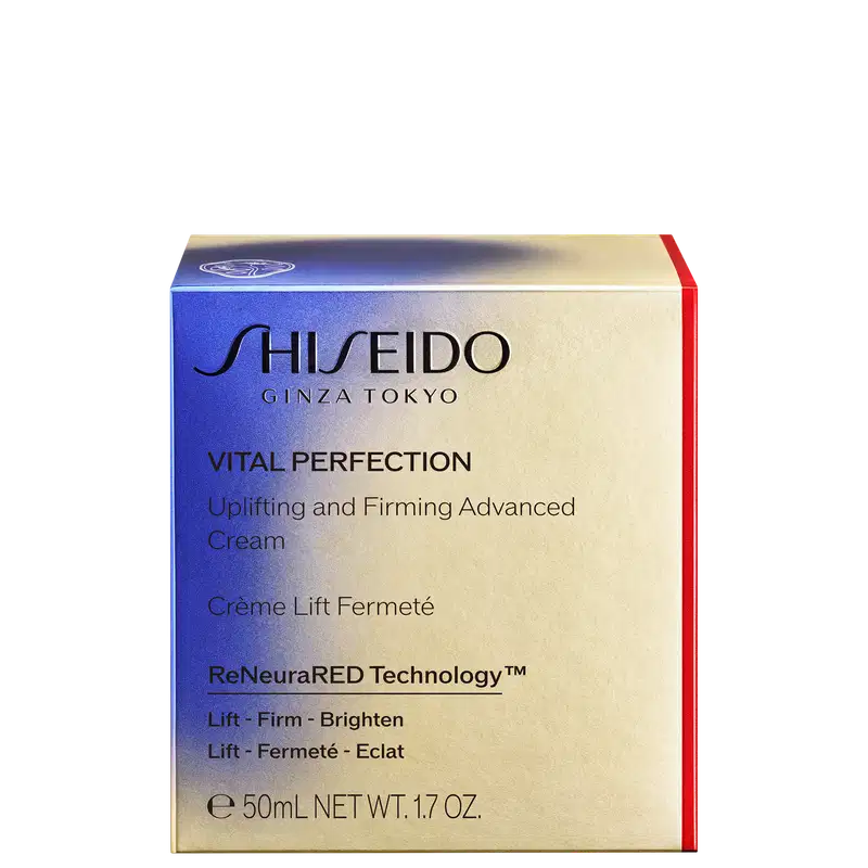 Embalagem de creme antirrugas e firmador da linha Vital Perfection da marca de cosméticos Shiseido. A embalagem é azul, vermelha e prateada. O rótulo indica que é um "Uplifting and Firming Advanced Cream".