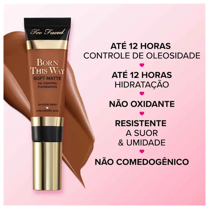 A imagem mostra do lado esquerdo uma base líquida, de tom mais escuro, com uma pincelada da cor ao fundo e, do lado direito, informações sobre o produto.
